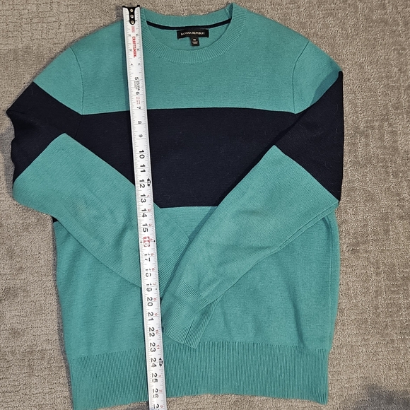 Banana Republic Sweater - Picture 2 of 3